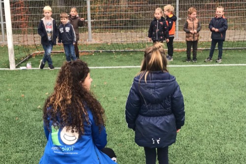 Spelende kinderen tijdens de woensdagmiddag activiteit