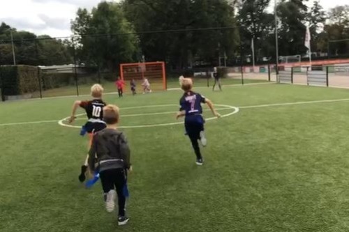 Flagfootball tijdens de woensdagmiddag activiteit!